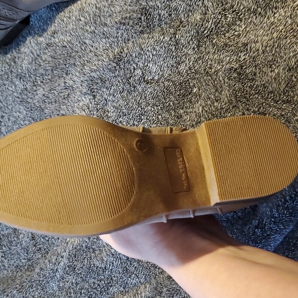 Girls Size 2 Tan Suede Boots Never Worn - Picture 4 of 4